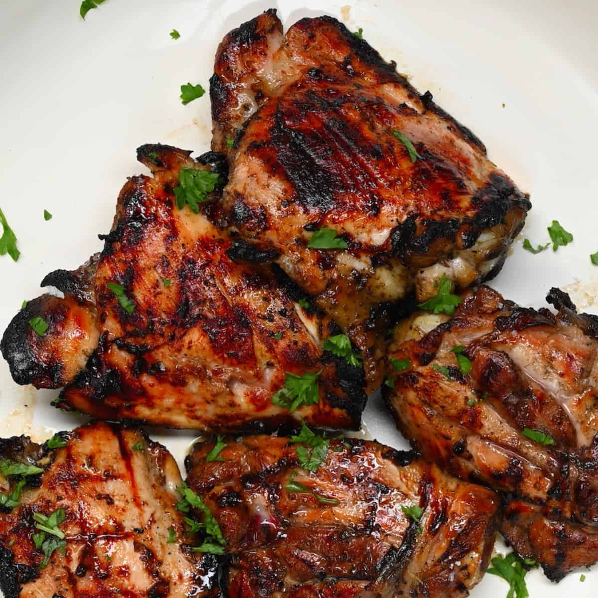 Perfectly Grilled Bone-In Chicken Thighs: Juicy & Flavorful